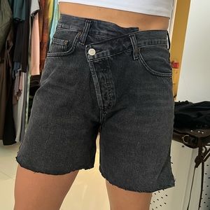 AGOLDE criss cross short in photogram